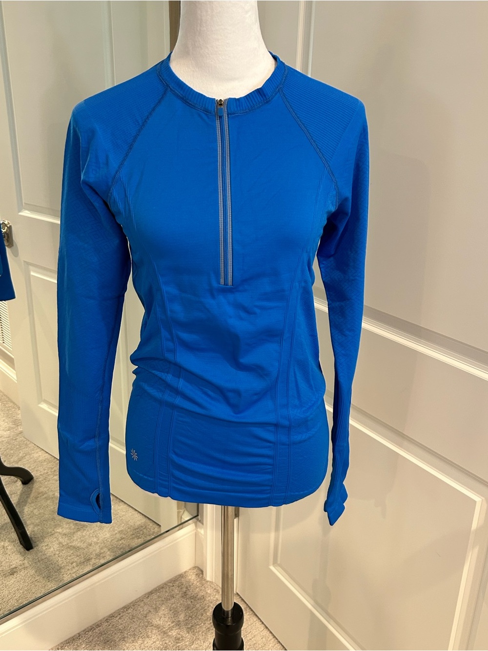 Athleta Tracker Top in Cobalt Blue with reflective details, Sz M